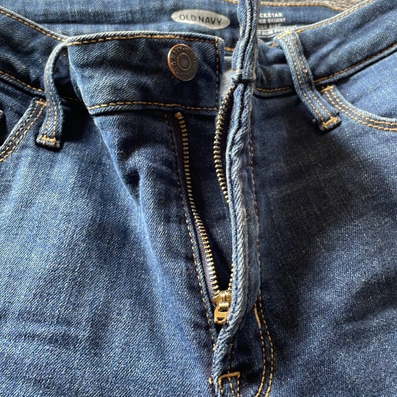 Old Navy Rockstar Super Skinny Jeans - Picture 6 of 6